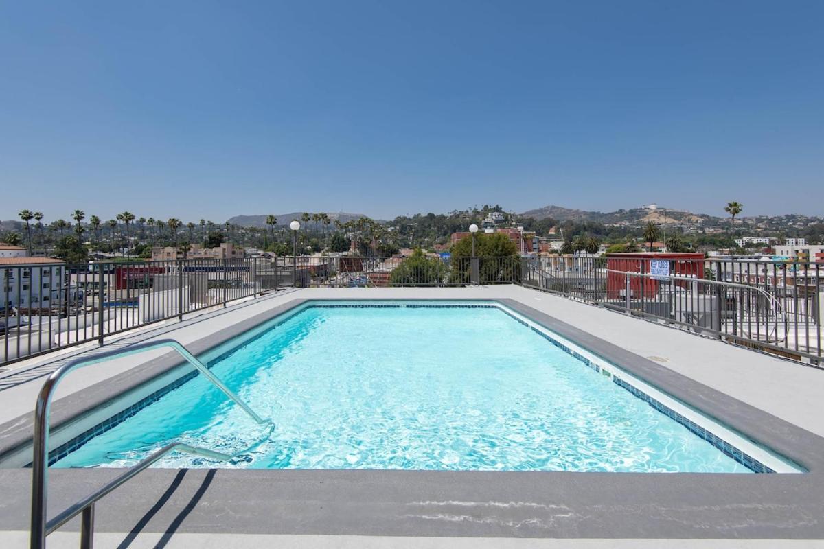 Appartamento Cozy One Bedroom With Rooftop Pool And Hollywood Sign View Los Angeles